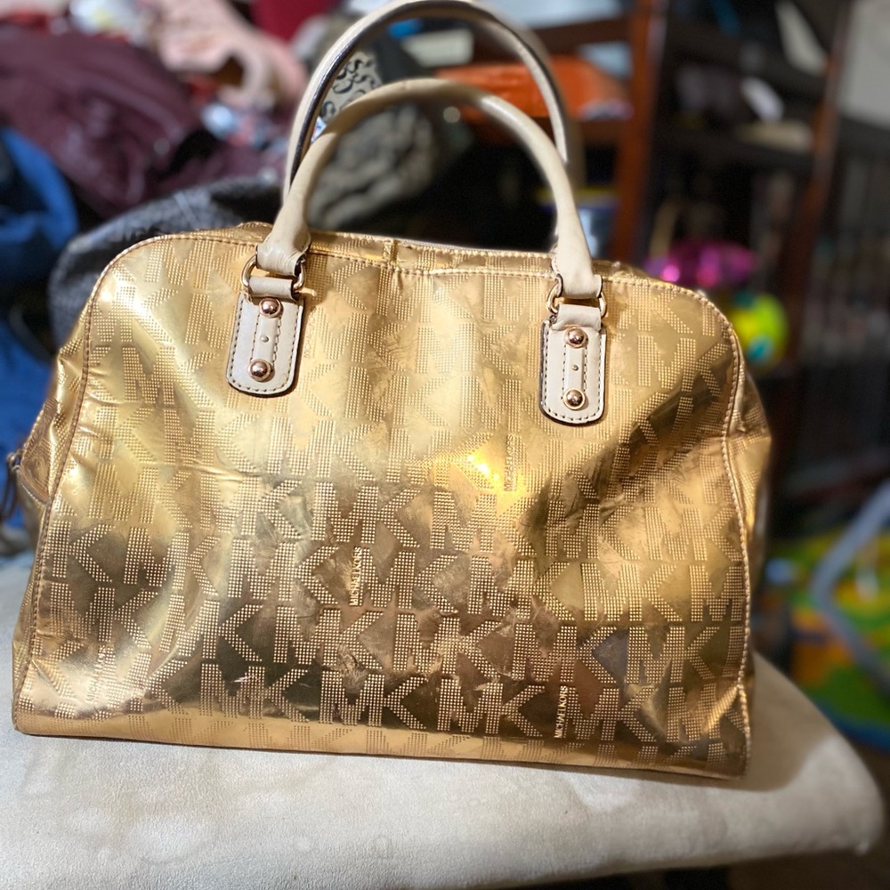 Michael Kors Sutton patent leather handbag
Very good condition